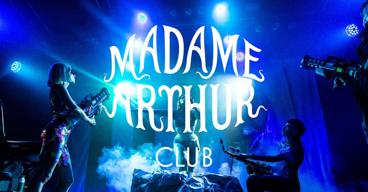 Madame Arthur Club · 0105